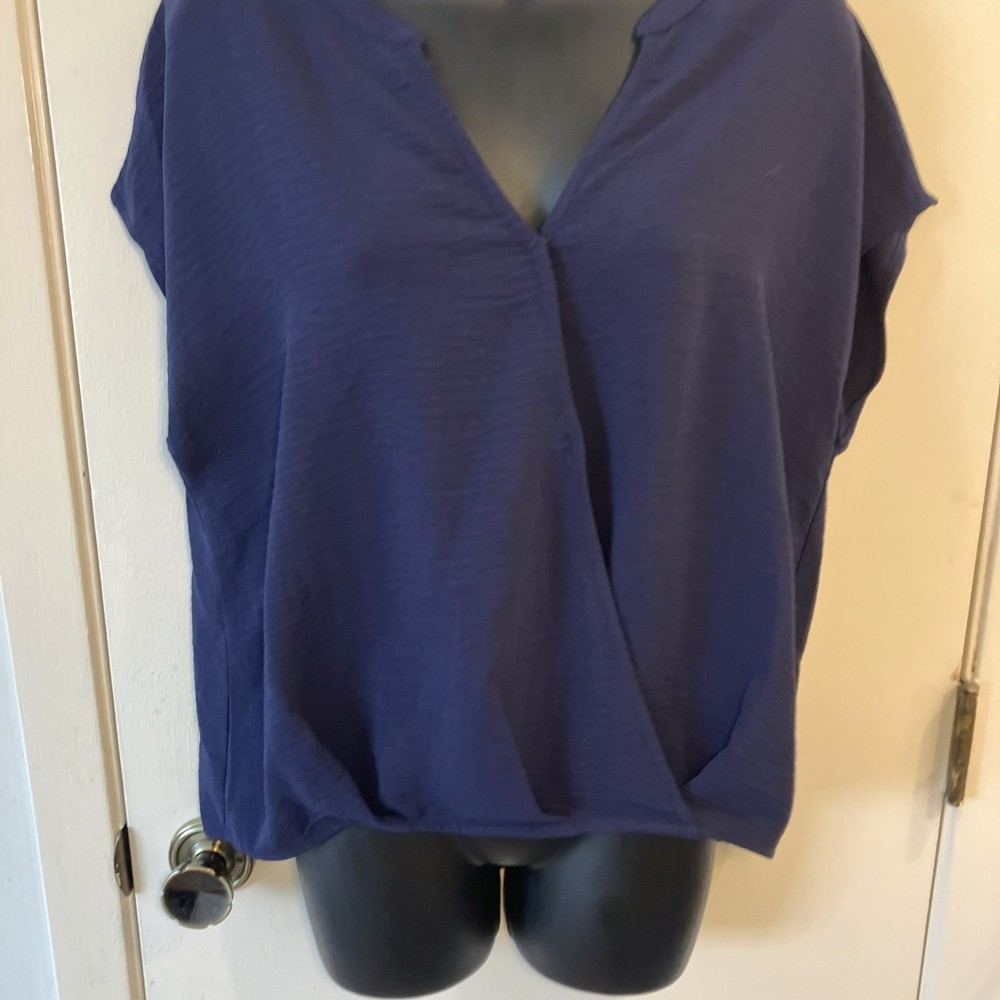 NWT Women’s Mi Ami Navy Blue Wrap With Button Top Sleeveless Small