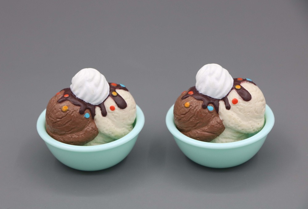 American Girl 2 sets of ice cream & bow from Pizza Party set for 18'' doll