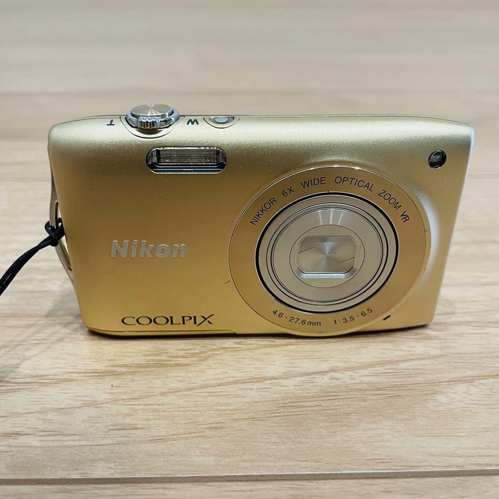 Nikon Coolpix S3300 Compact Digital Camera