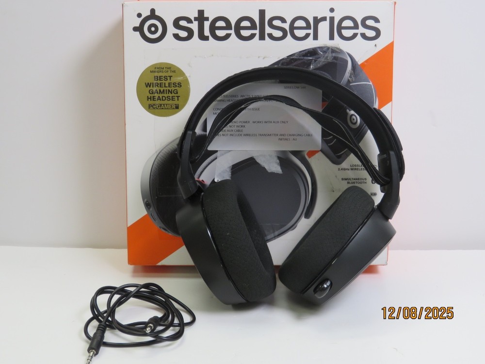 SteelSeries Arctis 9 Wireless Gaming Headset - Black with On-Ear Design DW544