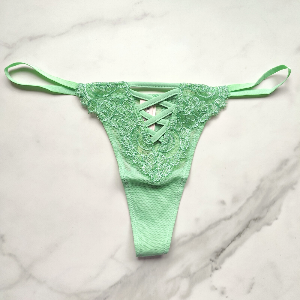Victoria's Secret Dream Angels Boho Floral Embroidery Thong Panty SZ L/XL