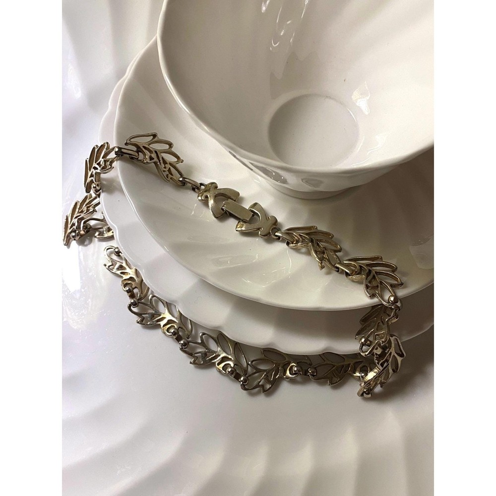 Leaf Chain Necklace Silver Tone Statement Jewelry Botanical Style Accessory