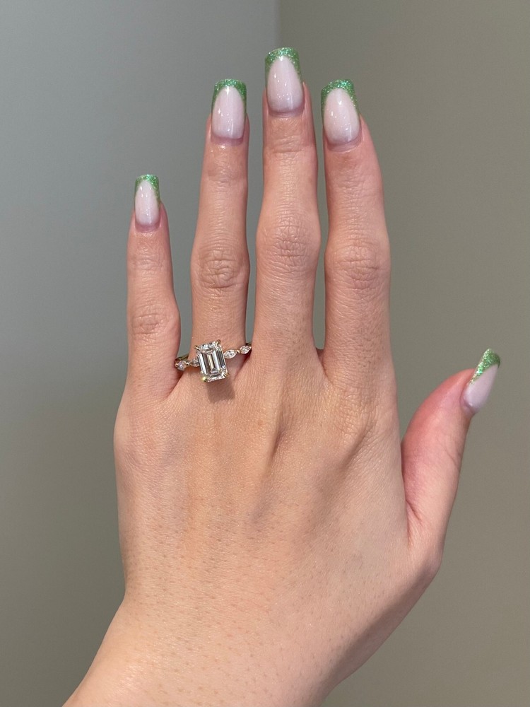 2.5 Carat Emerald Simulated Diamond Eternity Ring – Perfect Valentine's Gift