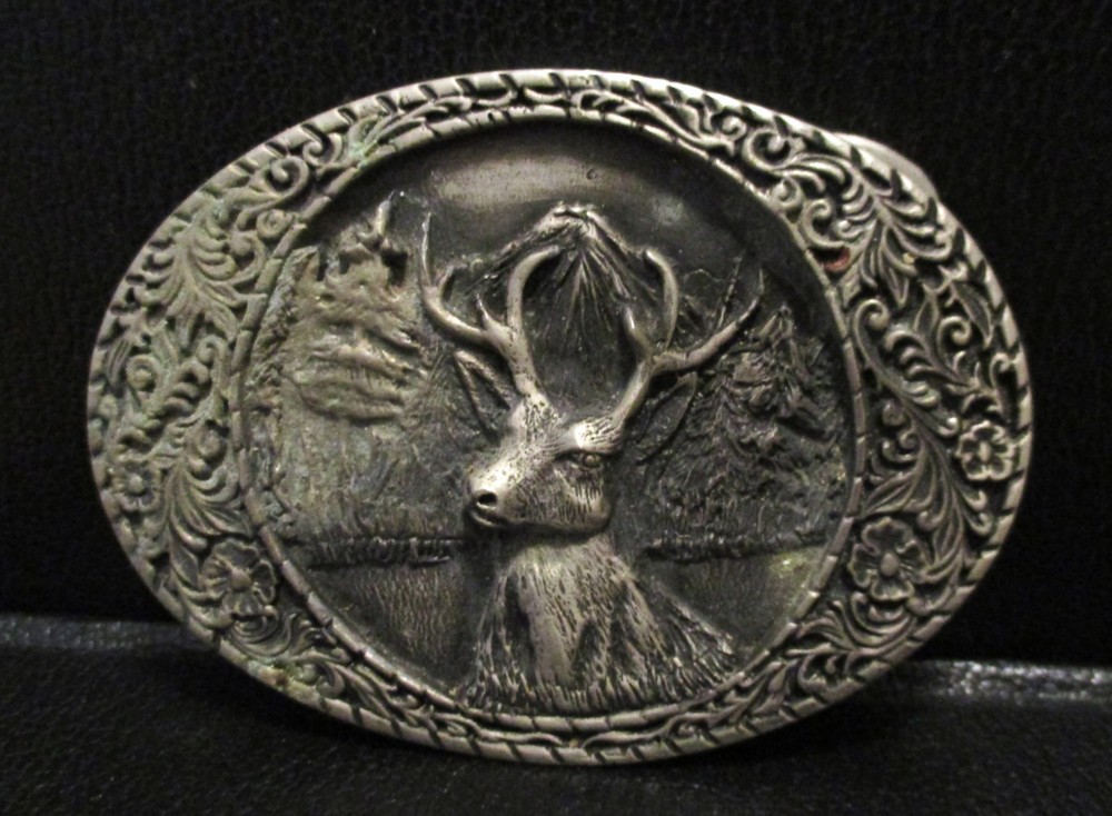 Whitetail Deer Buck Stag Pewter Belt Buckle S/N 8590 Silvertone Trees Mountain