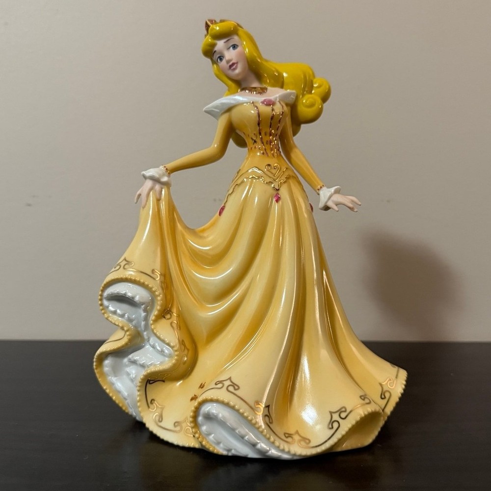 RARE 2008 Disney Princesses Gold Collection Sleeping Beauty Figure