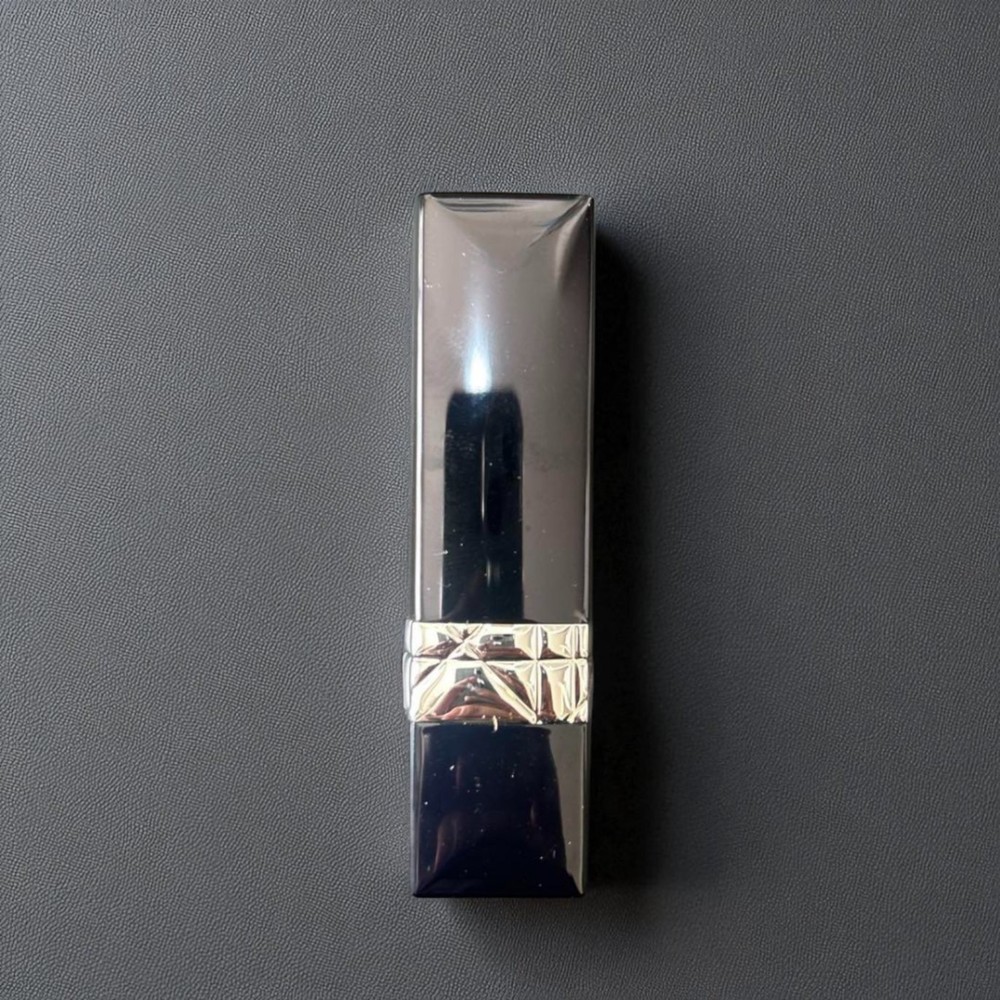 Dior Rouge 860 Vibrant Red Moisturizing Long-Lasting Lipstick Elegant Packaging