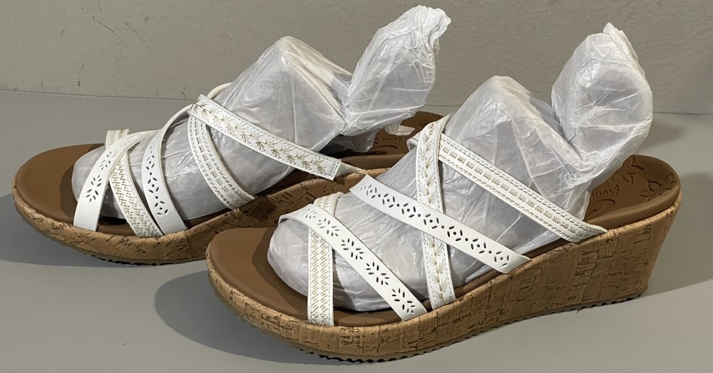 Cali Skechers Womens White Luxe Foam Wedge Heel Strappy Slip On Sandals Size 11