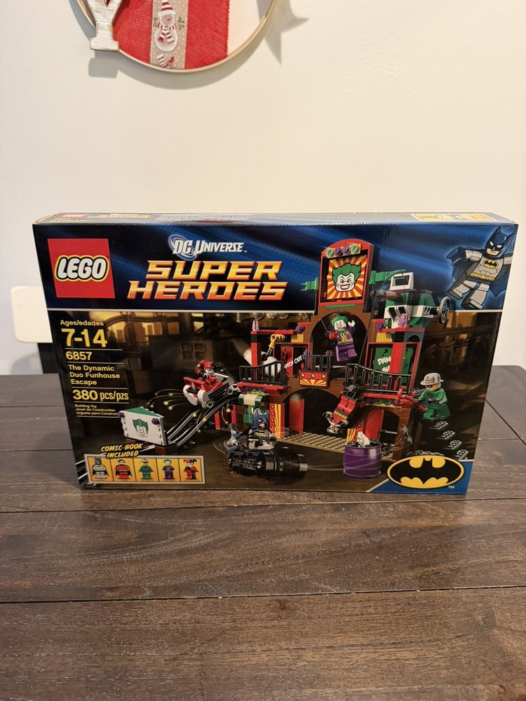 Lego DC Universe Super Heroes- Batman- The Dynamic Duo Funhouse Escape (6857)New