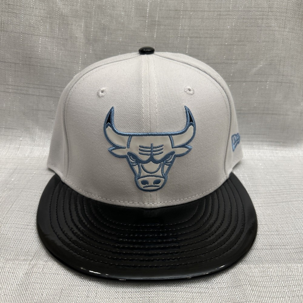 New Era Patent Leather 59FIFTY Fitted Cap Chicago Bulls Size 7 1/8 Black Blue