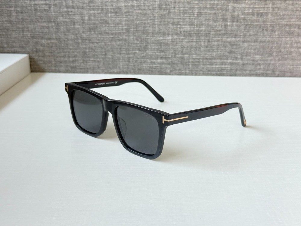 Tom Ford Buckley-02 TF906 Sunglasses Black Frame Gray Lens 58-17-145mm
