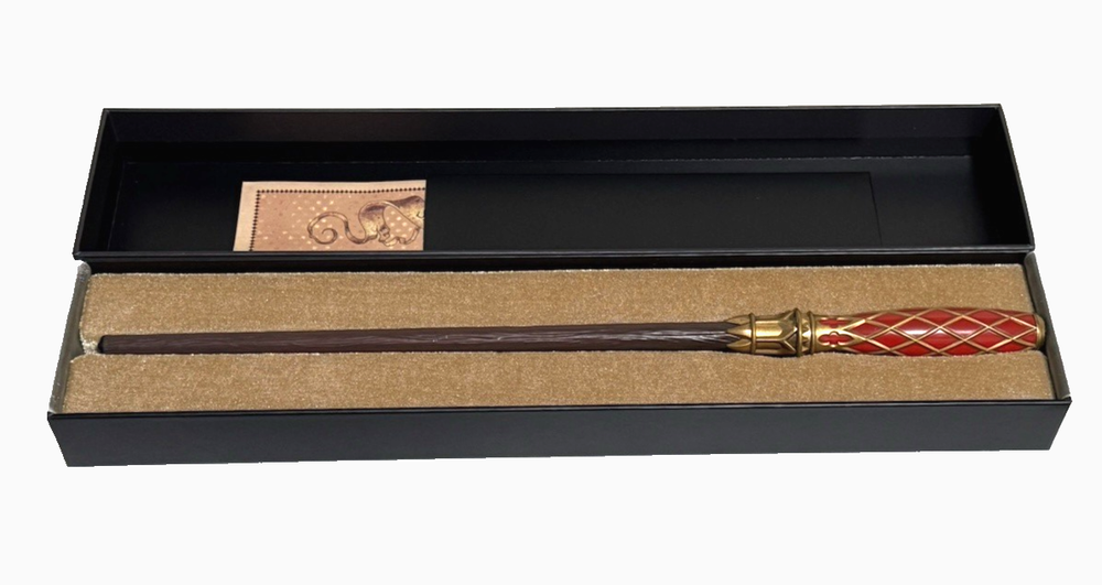 Harry Potter Interactive Wand – Universal Studios 2nd Gen Brown/Red – New in Box