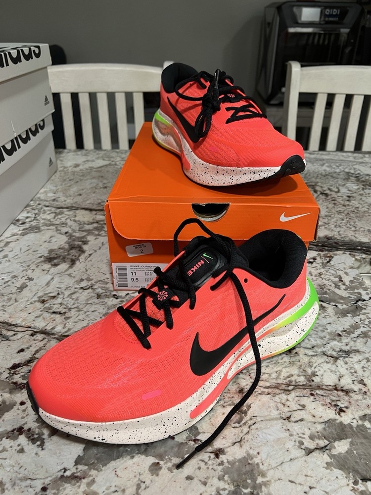 NEW Nike Journey Run Sneakers Women’s Size 11 Hot Punch Black-Green Strike Shoes
