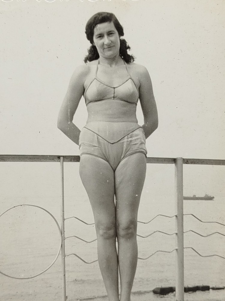 Vintage Photo - Beautiful Women - Swimsuits - Beach Scene #28