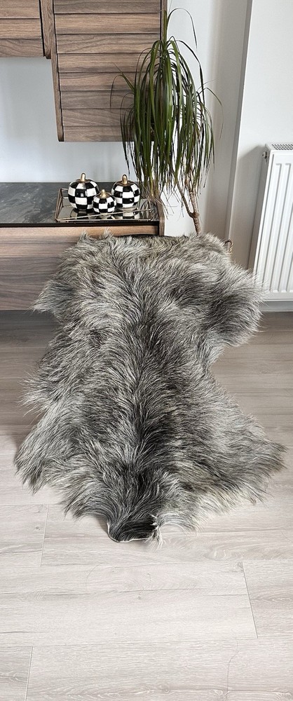 %100 Natural Goatskin Rug,goatskin  Pelt,goatskin Carpet,Color,gray,off White.