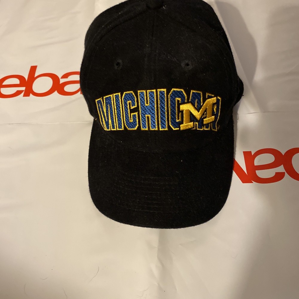 Vintage 90’s Top Of The World Michigan Wolverine SnapBack Hat Cap Corduroy, Rare