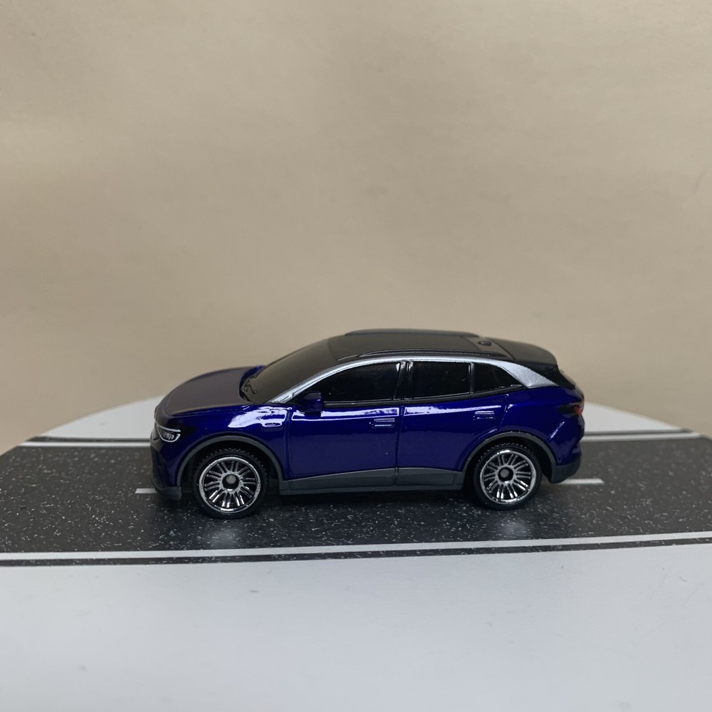 Matchbox Adventures  #44 Volkswagen VW EV4 Electric Vehicle 4 SUV Dark Blue 1:64