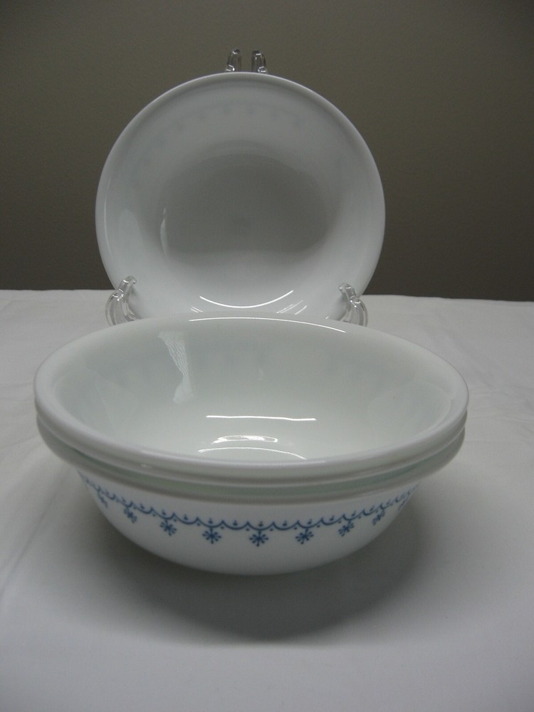 Vintage Corelle Corning Blue Snowflake Garland Set of 4 Soup Cereal Bowls 6.25 Inch