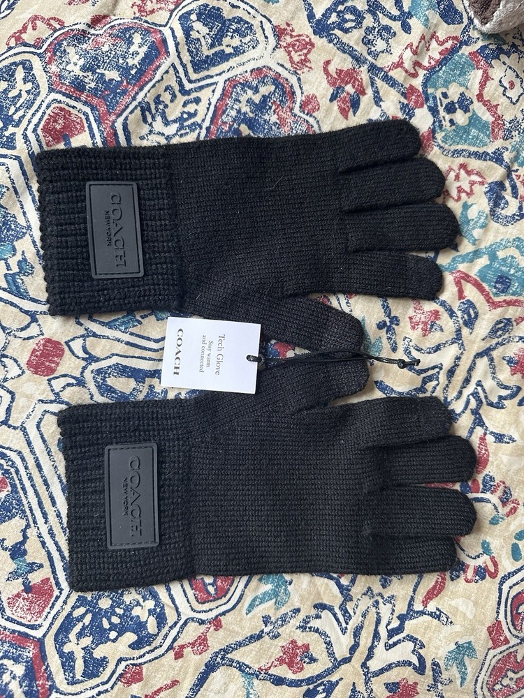 Luxury Coach Gloves for Women – Stylish Winter Warmers