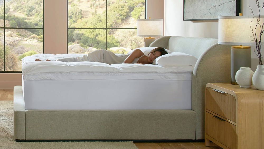 Saatva Down-Topped Featherbed Mattress Topper NO IMPORT FEES