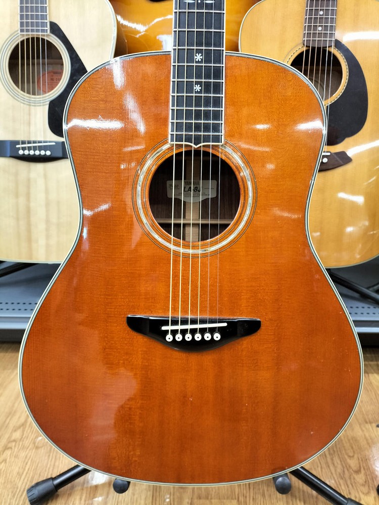 Yamaha LA-8J Acoustic Guitar with Premium Construction and Rich Sound Quality for Musicians