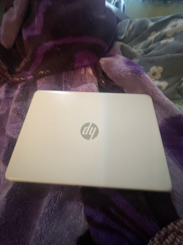 White Hp Laptop,not Good For Gaming And Only For Work Intel Core I5