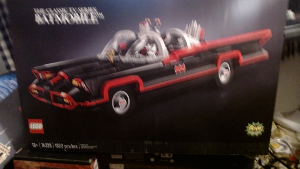 Lego Classic TV Series Batmobile - 76328 - 1822 pcs New Mint Condition