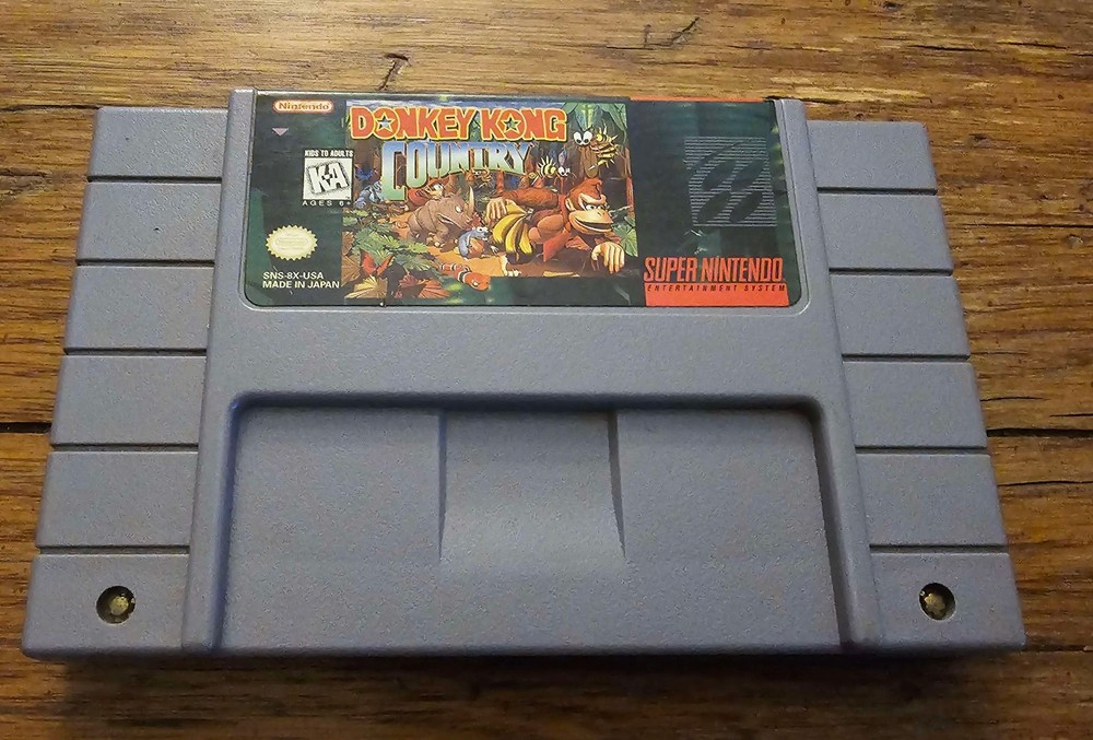 Donkey Kong Country loose cartridge only. (SNES,1994)