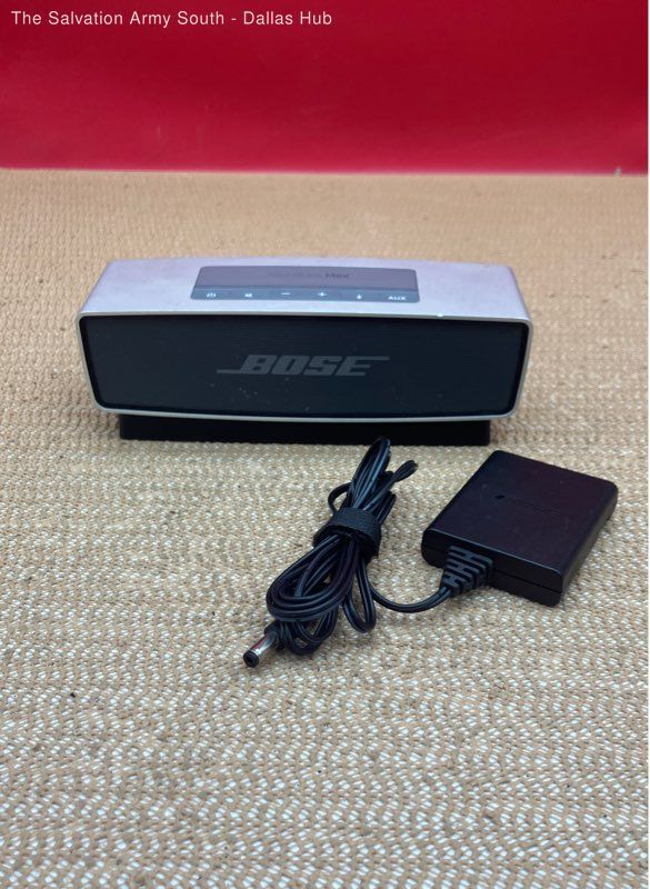 BOSE Silver and Grey Soundlink Mini Bluetooth Speaker w/Charging Cradle (Tested)