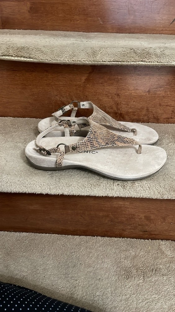 Vionic Womens Size 10 Sandals Excellent Condition