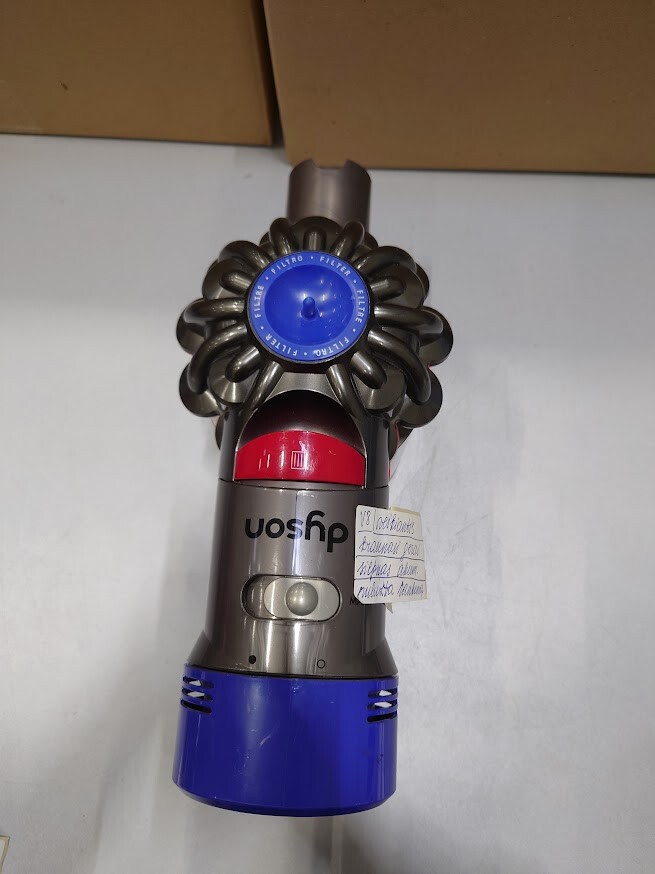 Dyson V8 Vacuum Used with Weak Battery and Broken Part