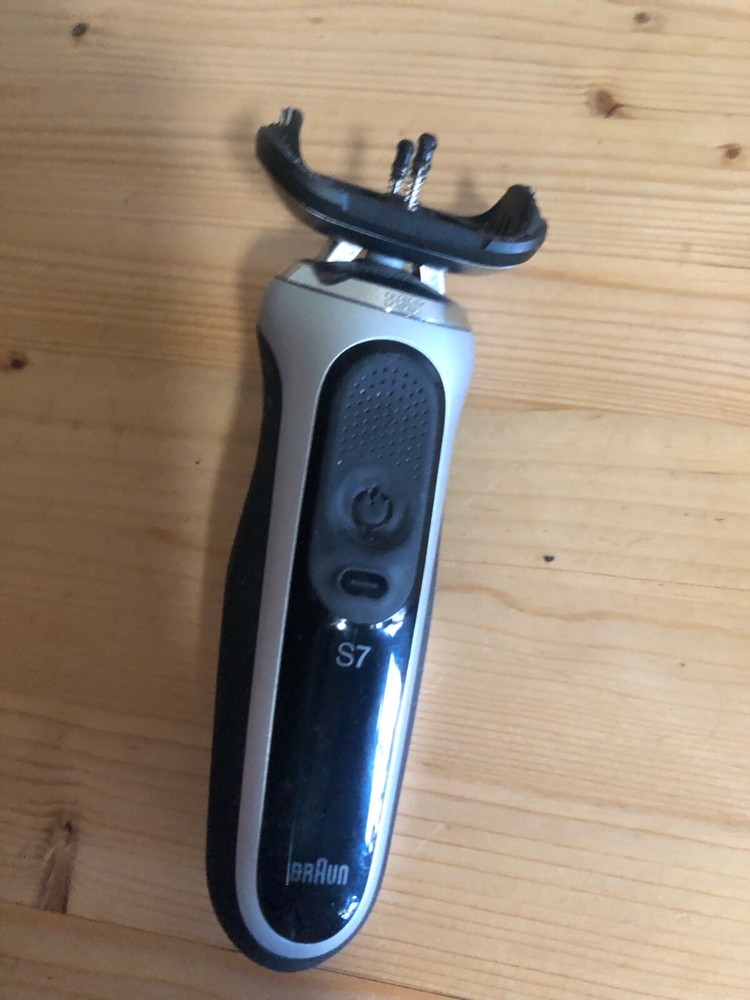Mens Used Braun Series 7 shaver model 5764, open box, 3 heads, comes with manual