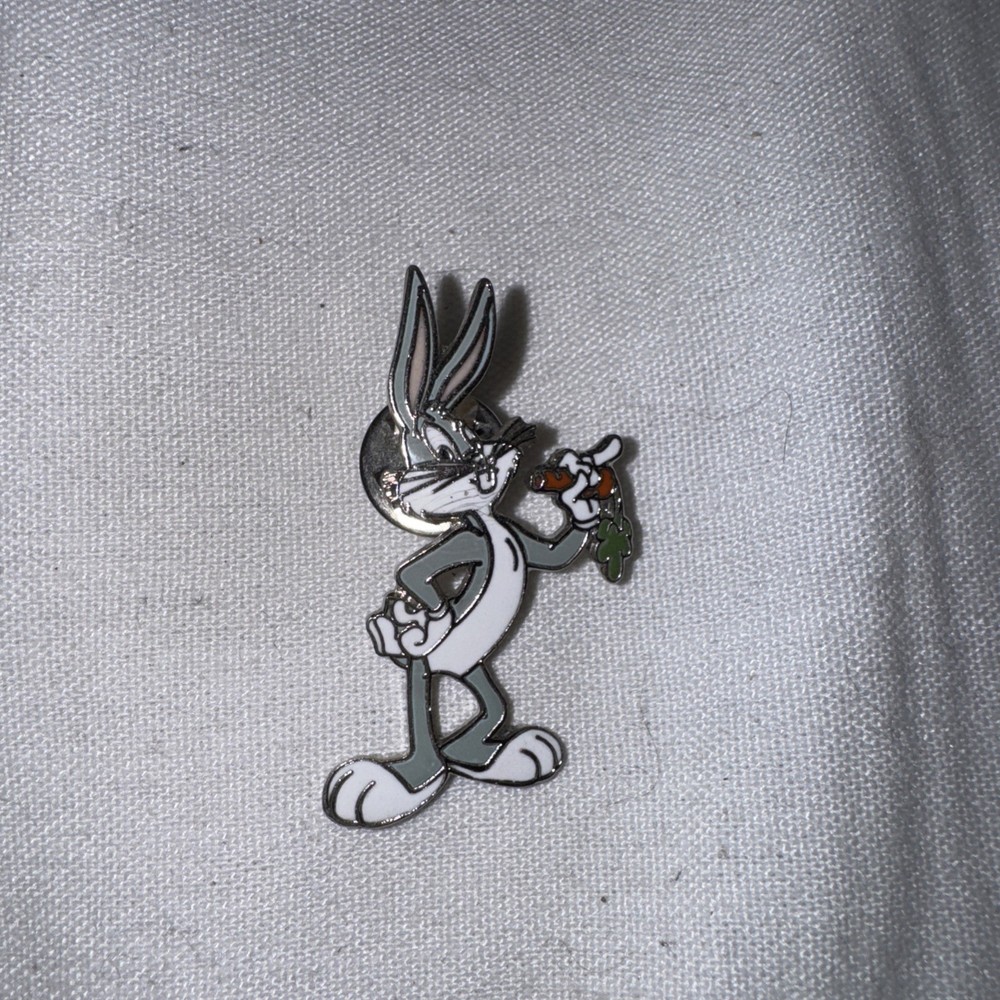 Vintage 1993 Bugs Bunny Warner Brothers Metal Enamel Lapel Hat Pin Back