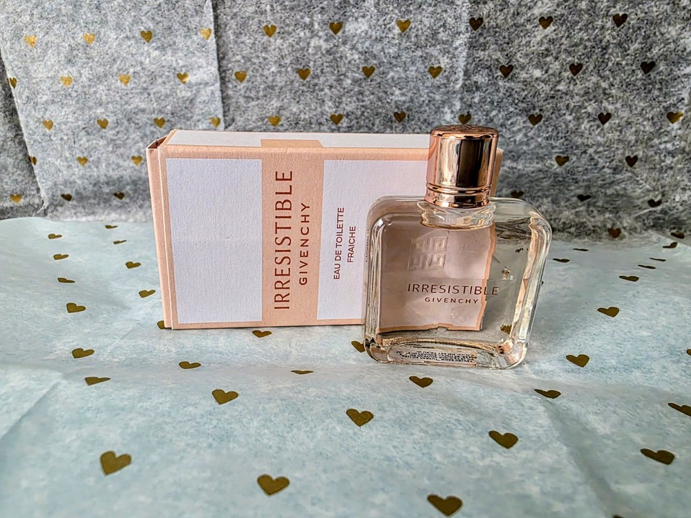 Givenchy Irresistible Eau de Toilette Fraiche 8ml Travel Spray New In Box