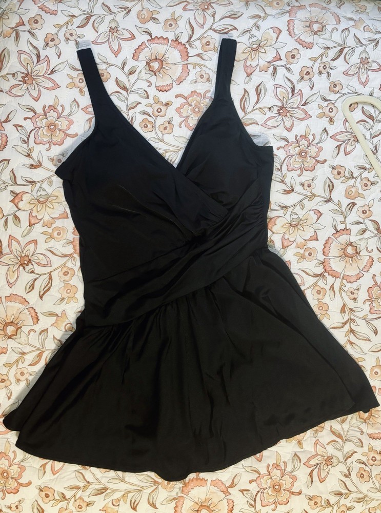 Miraclesuit Womens Swimwear Black SZ 14 V-Neck Aurora Swimdress soft cup 1 piece