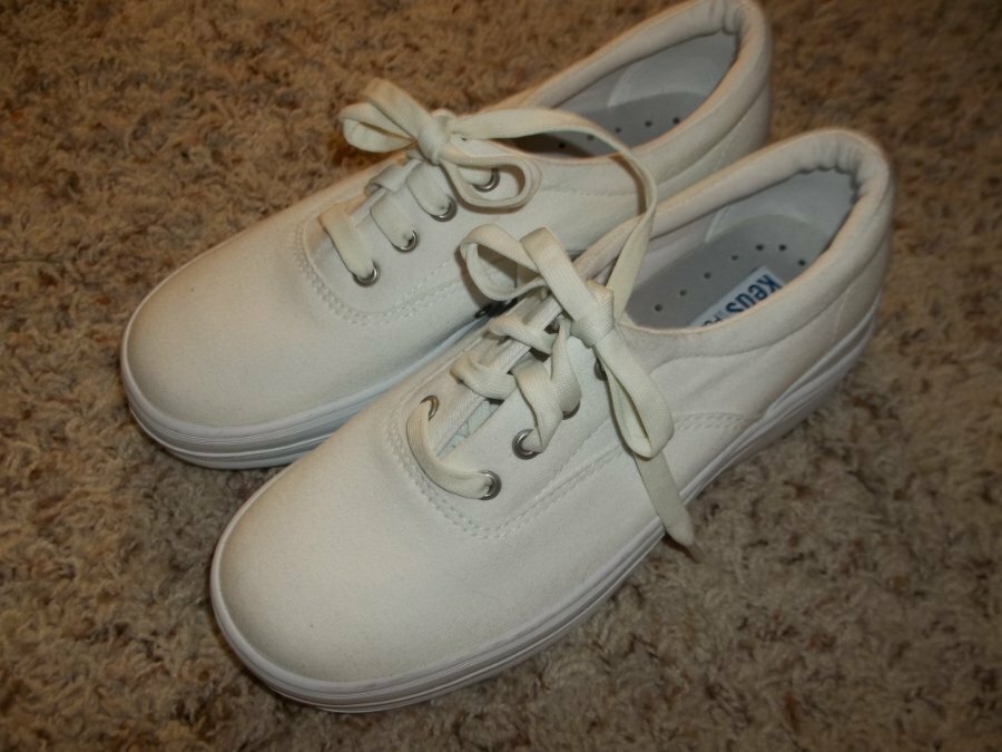 Worn Once White Canvas KEDS Purefit Sneakers Nice! Size 6 M