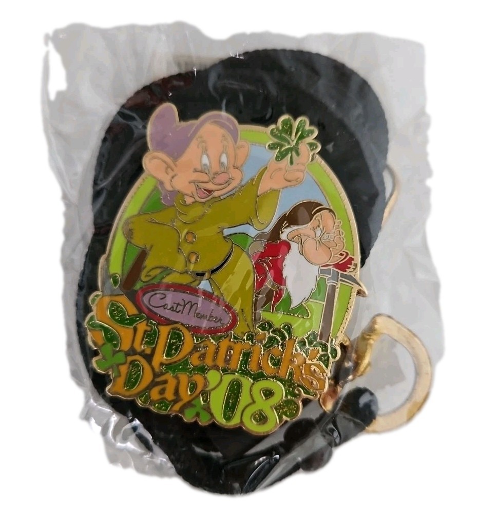 Disney Cast Member Dopey Seven Dwarfs Bolo Lanyard St Patrick's Day 2008 NOS-image