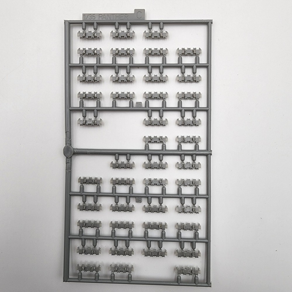 1/35 Dragon Jagdpanther Sd.Kfz. 173 Model Kit with Tracks & Sprue C Parts