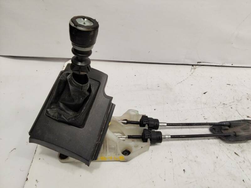 2005 SIN RF GEAR LEVER TOYOTA RAV 4 A3 EXECUTIVE 1803216