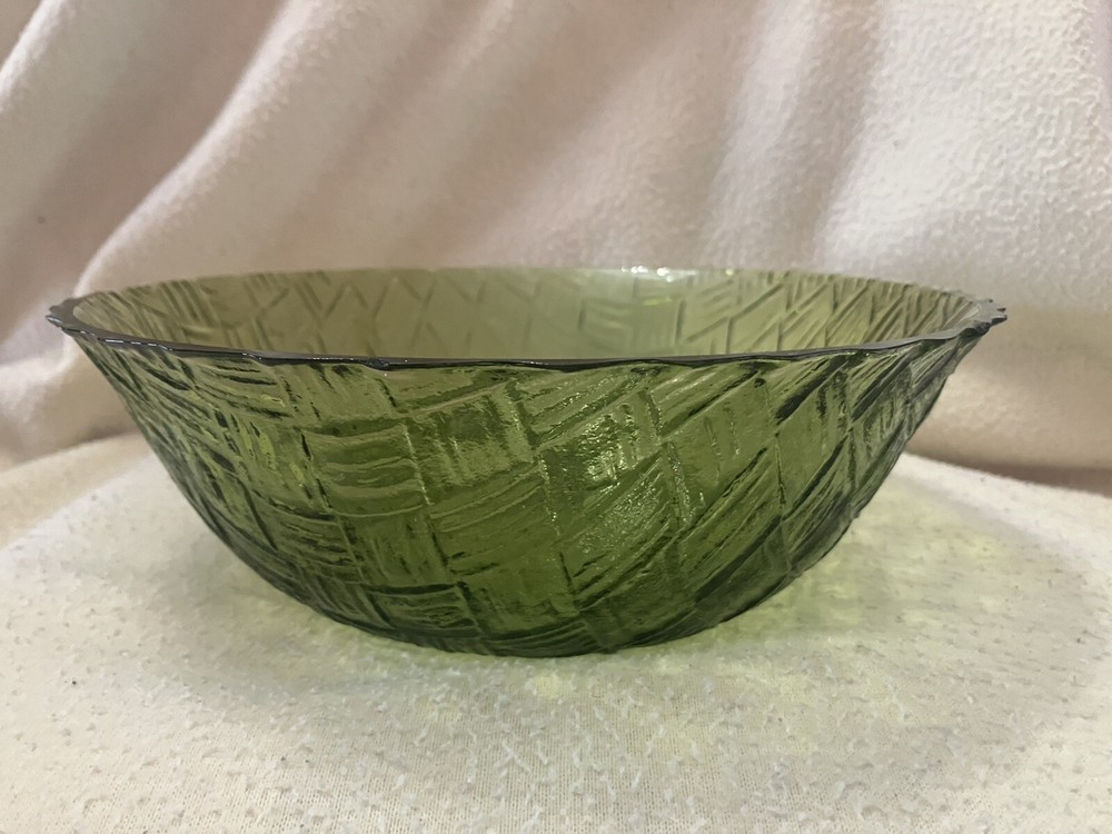 Vintage Indiana Glass Weavetex 9-Inch Avocado Green Salad Bowl