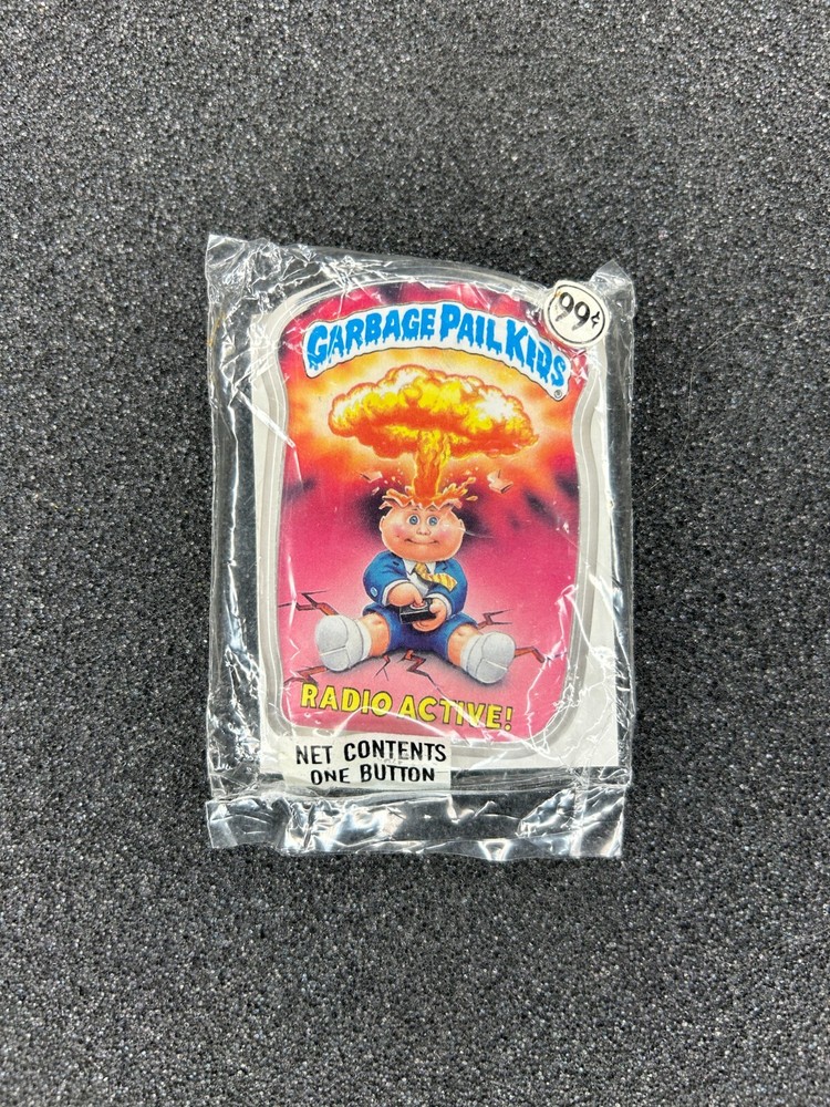 Vintage 1986 Topps Garbage Pail Kids Radio Active Adam Bomb Plastic Pin