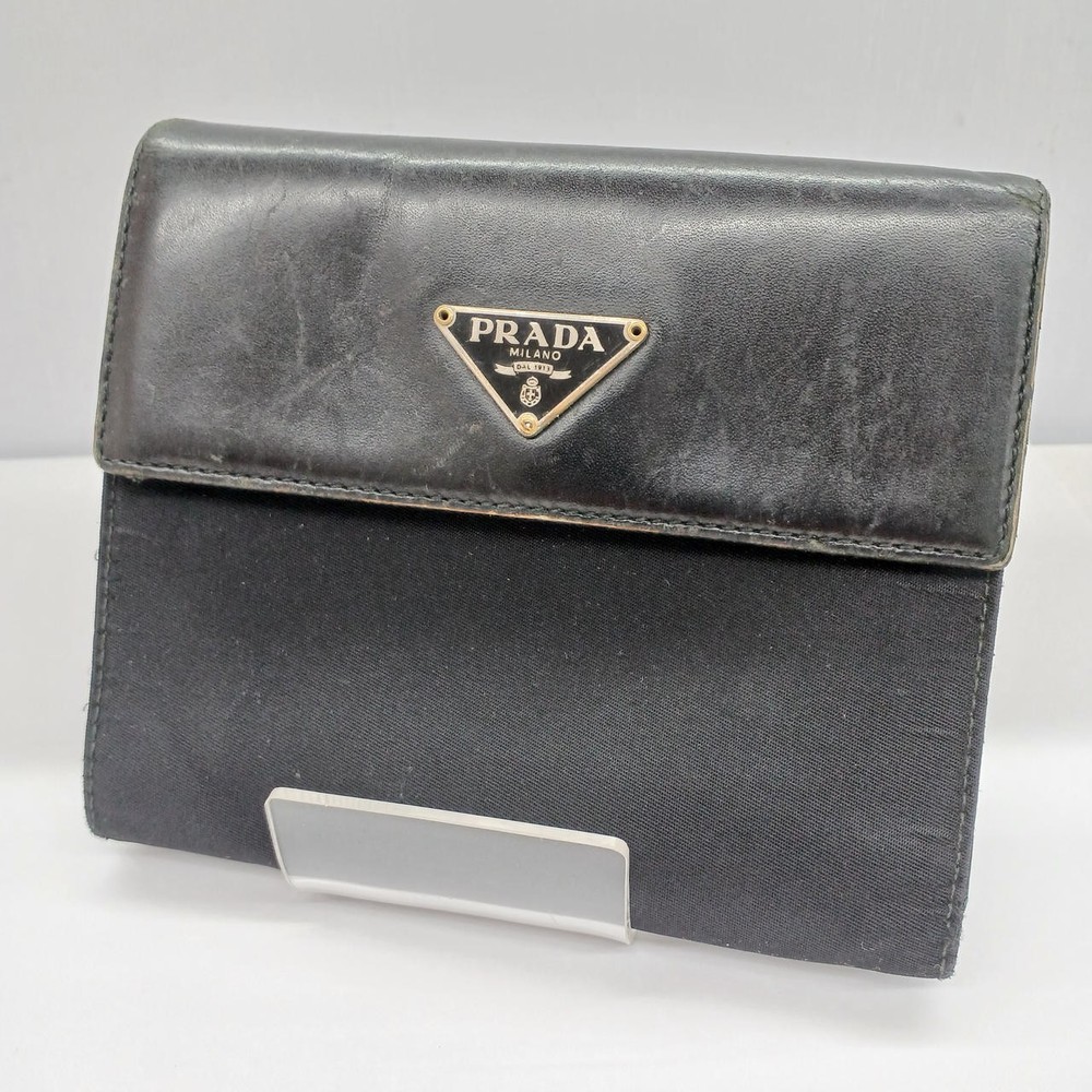 Prada Black Bifold Wallet Pre-Owned No Guarantee Condition B