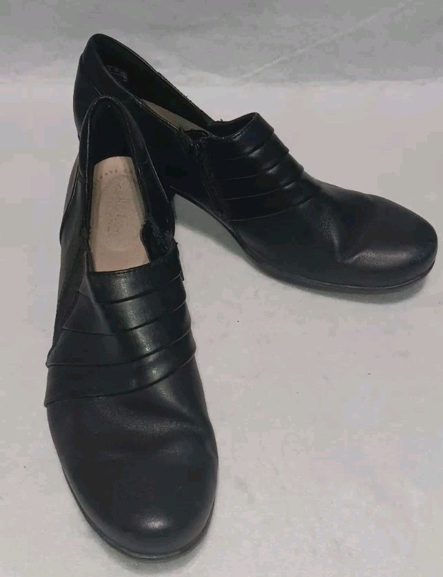 Clarks May Marigold Slip On Heeled Loafers Womens Size 10 Black Zip Up