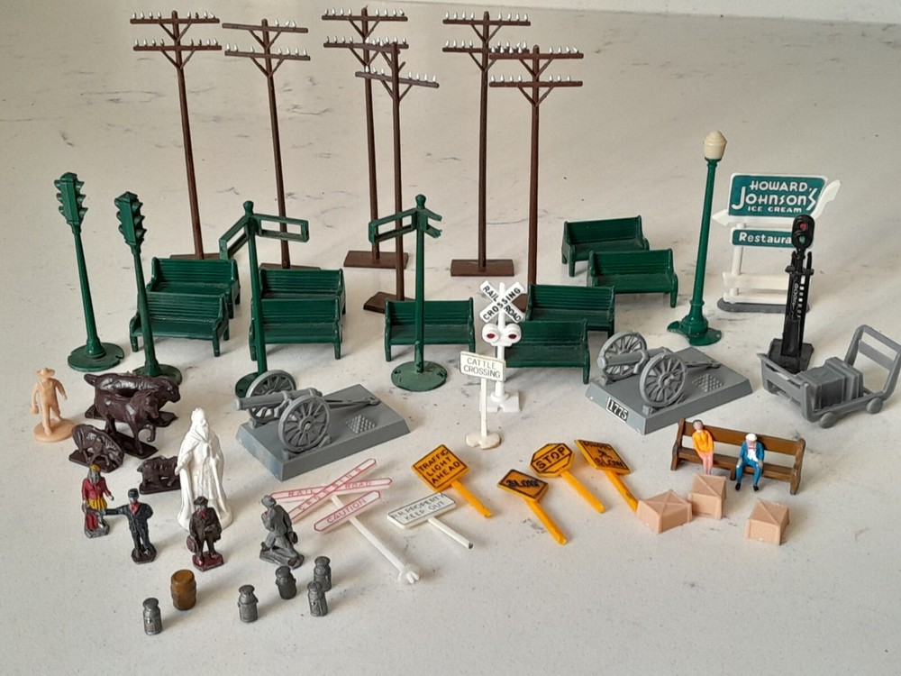 Vintage Lot Of HO Scale 1:87 Trackside Signs Poles Benches Train Accessories