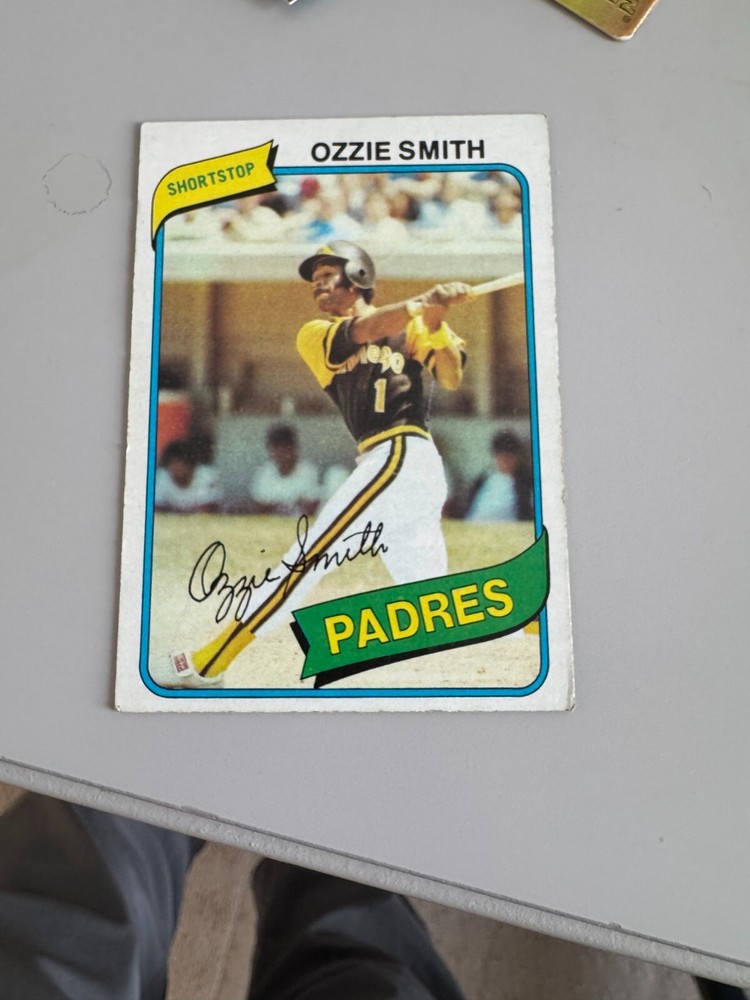 Vintage Ozzie Smith rookie baseball card in good condition - San Diego Padres