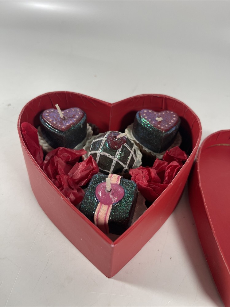 Valentines Day Romantic 4-Piece Mini Cupcake Candles Gift Set  -image