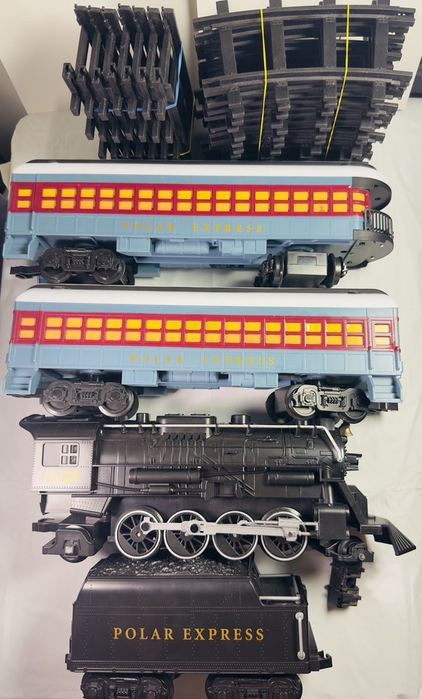 Lionel Polar Express Train Set with 16 Curved & 7 Straight Tracks and No Remote