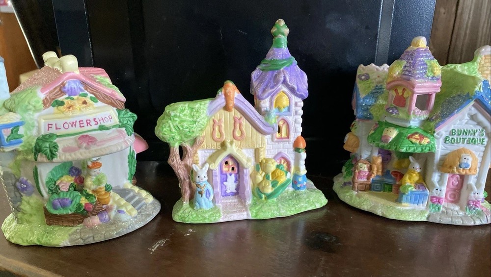 2004 Hoppy Hollow Easter Bunny Village Set with Church Boutique Flower Shop