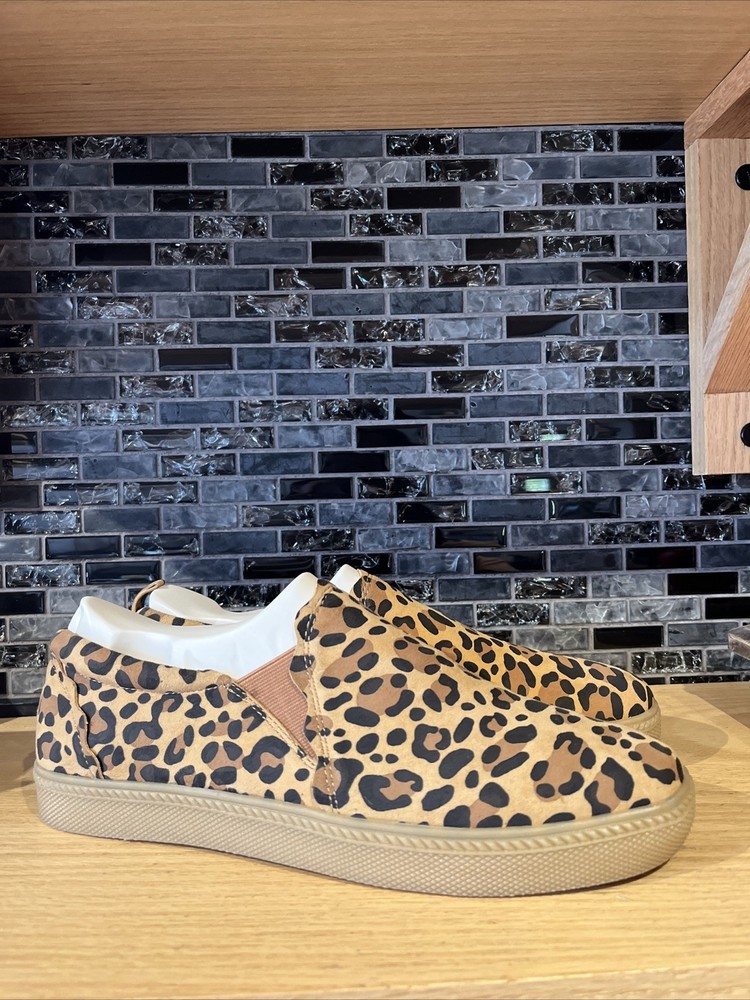 EARTH ORIGINS Eclipse Elin Slip On Sneakers Women's 9 NWOB Leopard Print