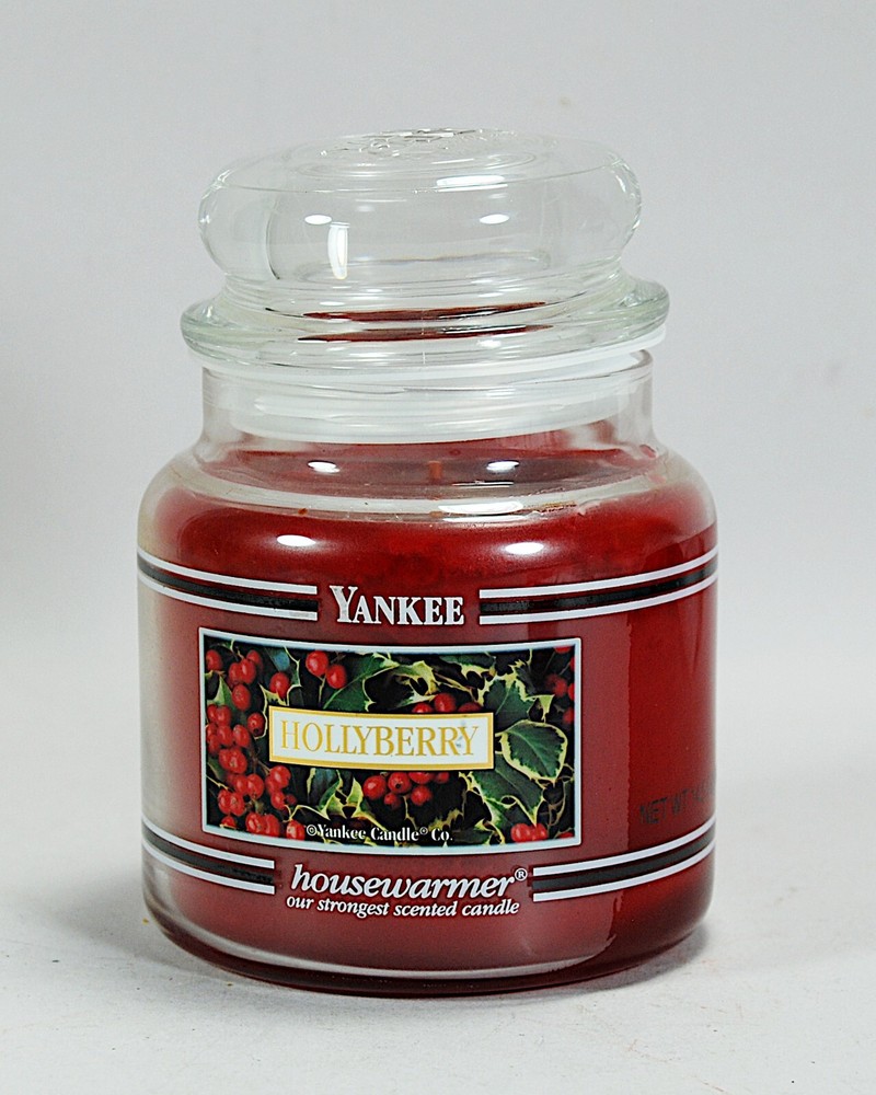 Yankee Candle Hollyberry Housewarmer 14.5 oz Black Band Classic Scent