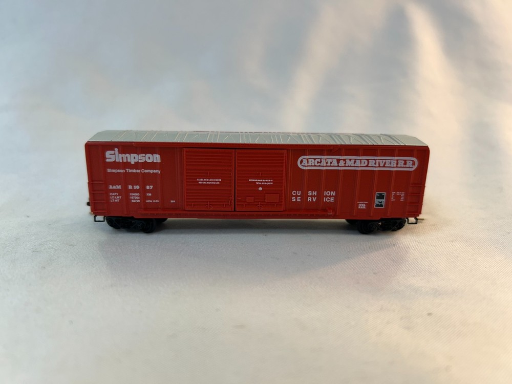 Micro-Trains 30110 N Scale 50' Rib Side Boxcar, Arcata & Mad River R.R.